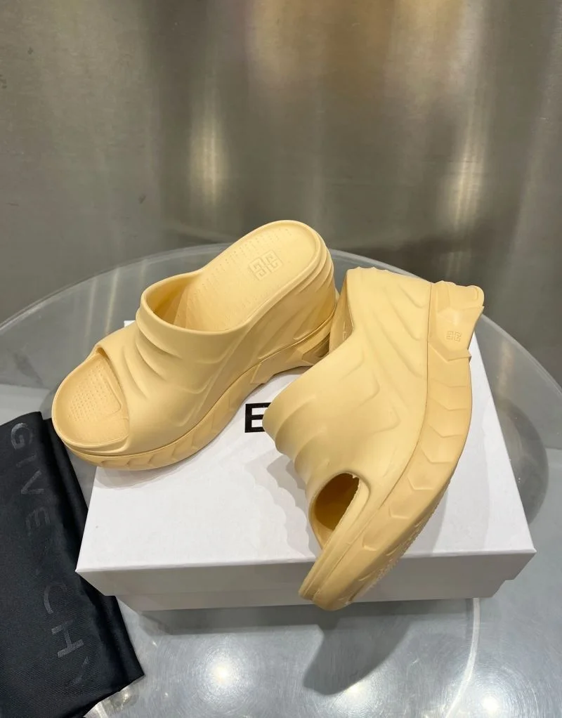 Neat Givenchy Sandals 6400
