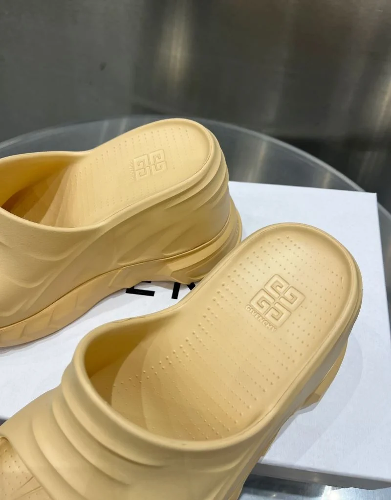 Neat Givenchy Sandals 6400