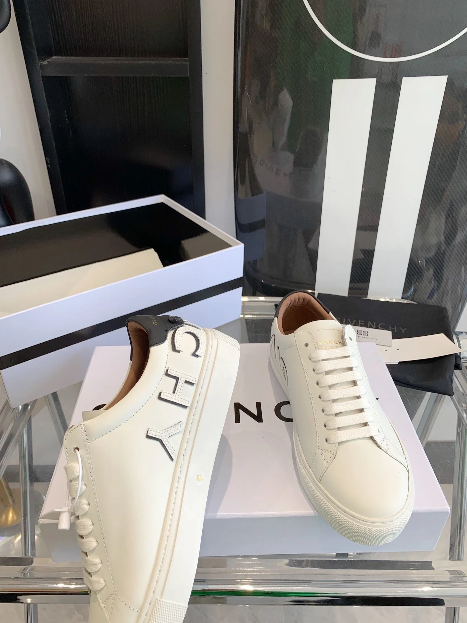 ComfortFit Givenchy Shoes 8053