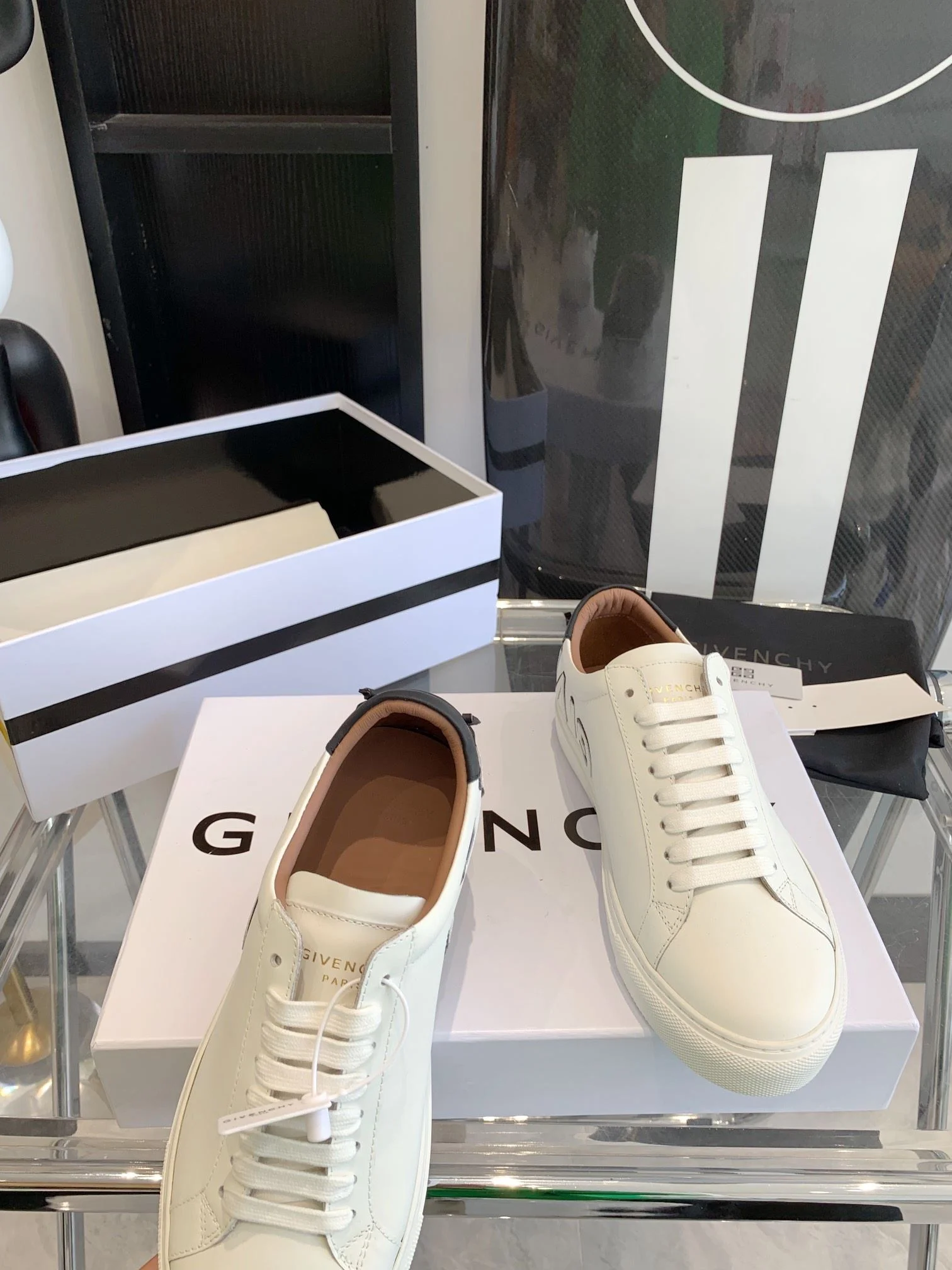 ComfortFit Givenchy Shoes 8053