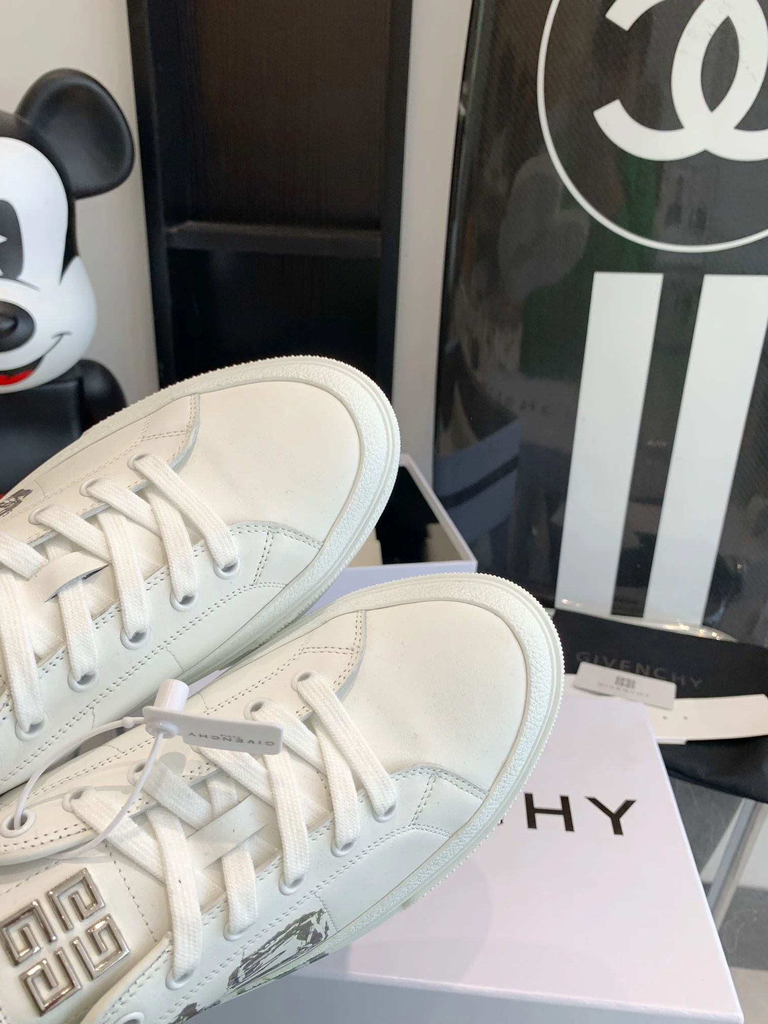 Trendsetting Givenchy Shoes 8069