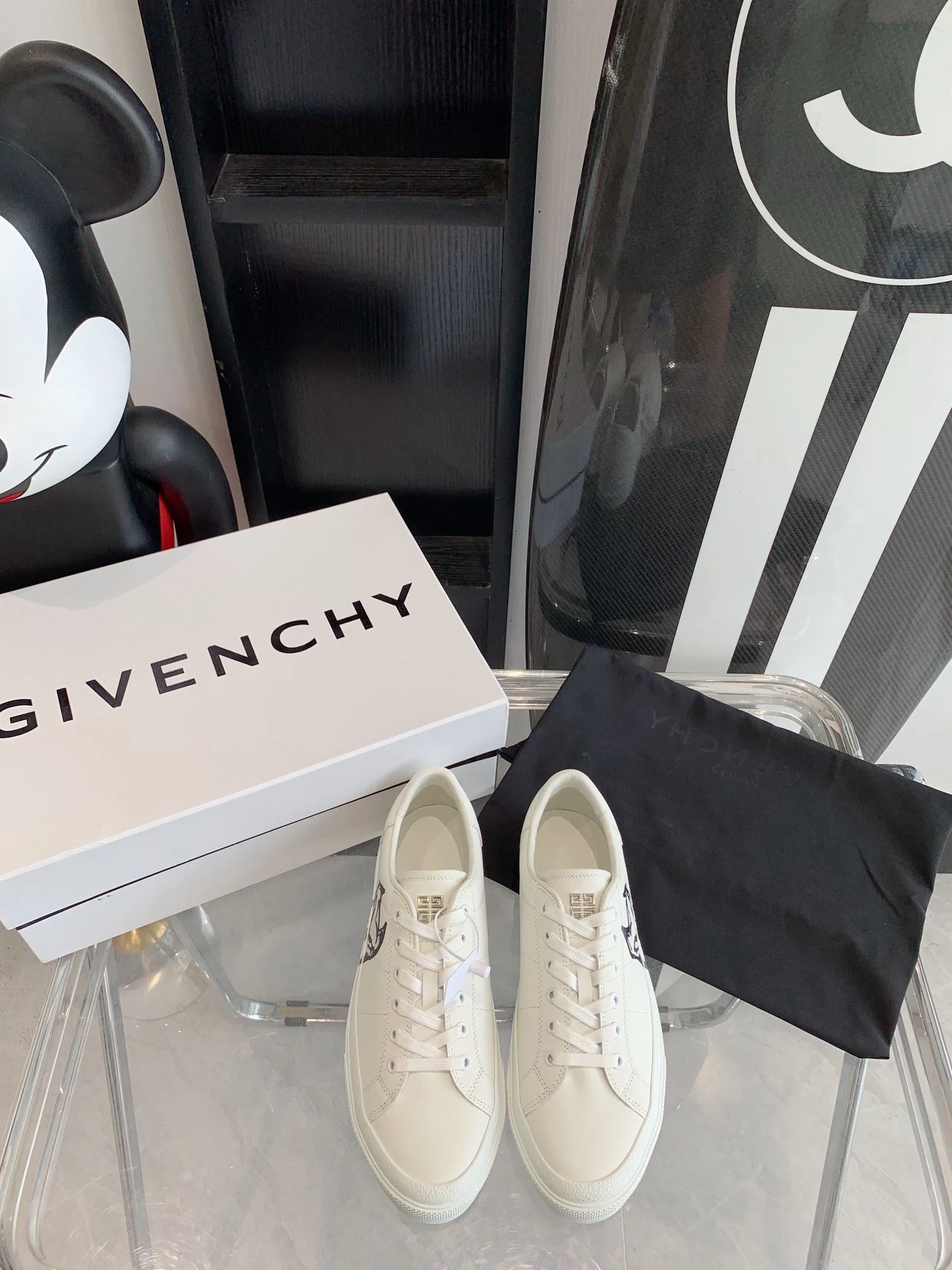 Effortless Givenchy Shoes 8039