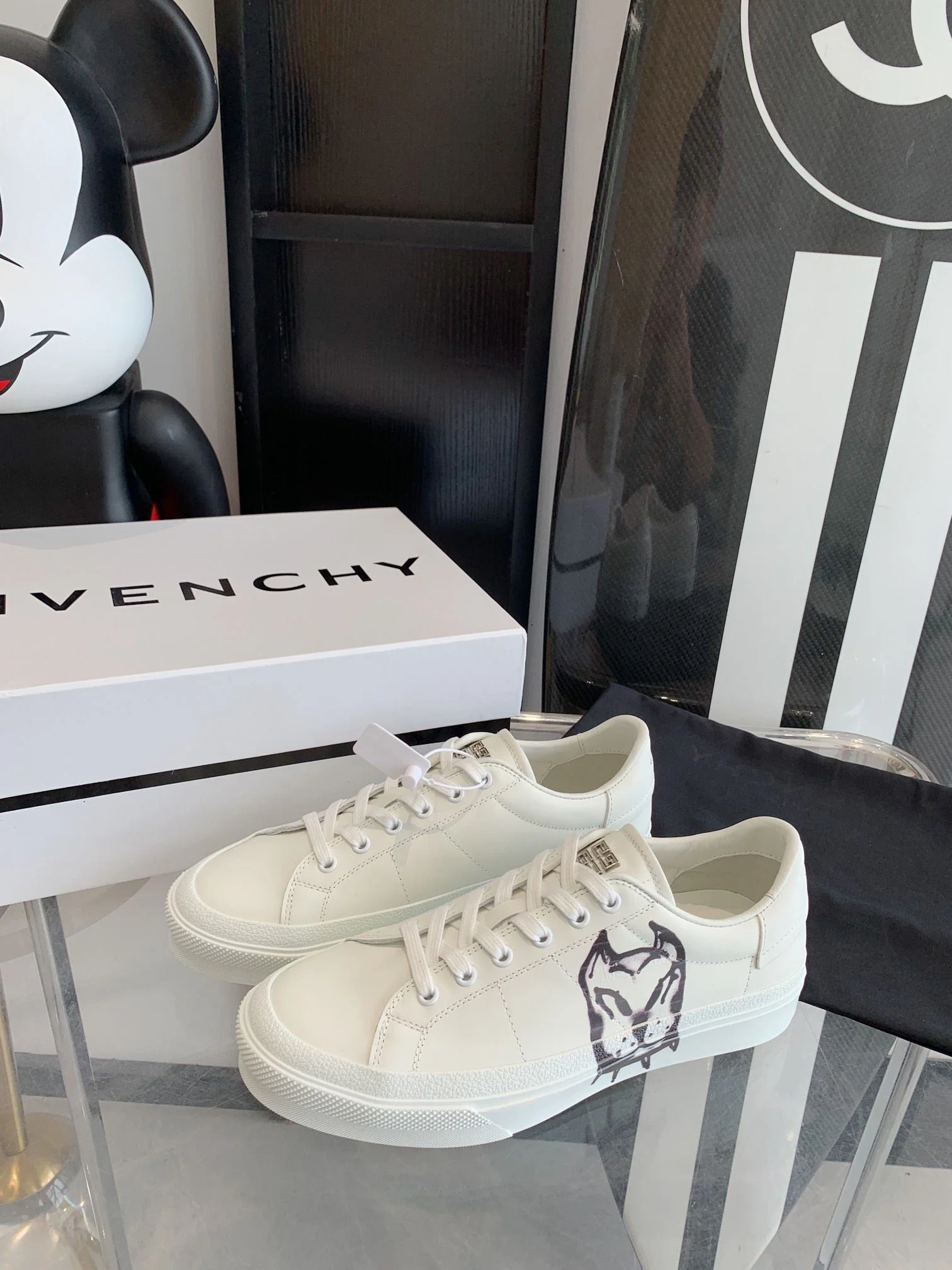 Effortless Givenchy Shoes 8039