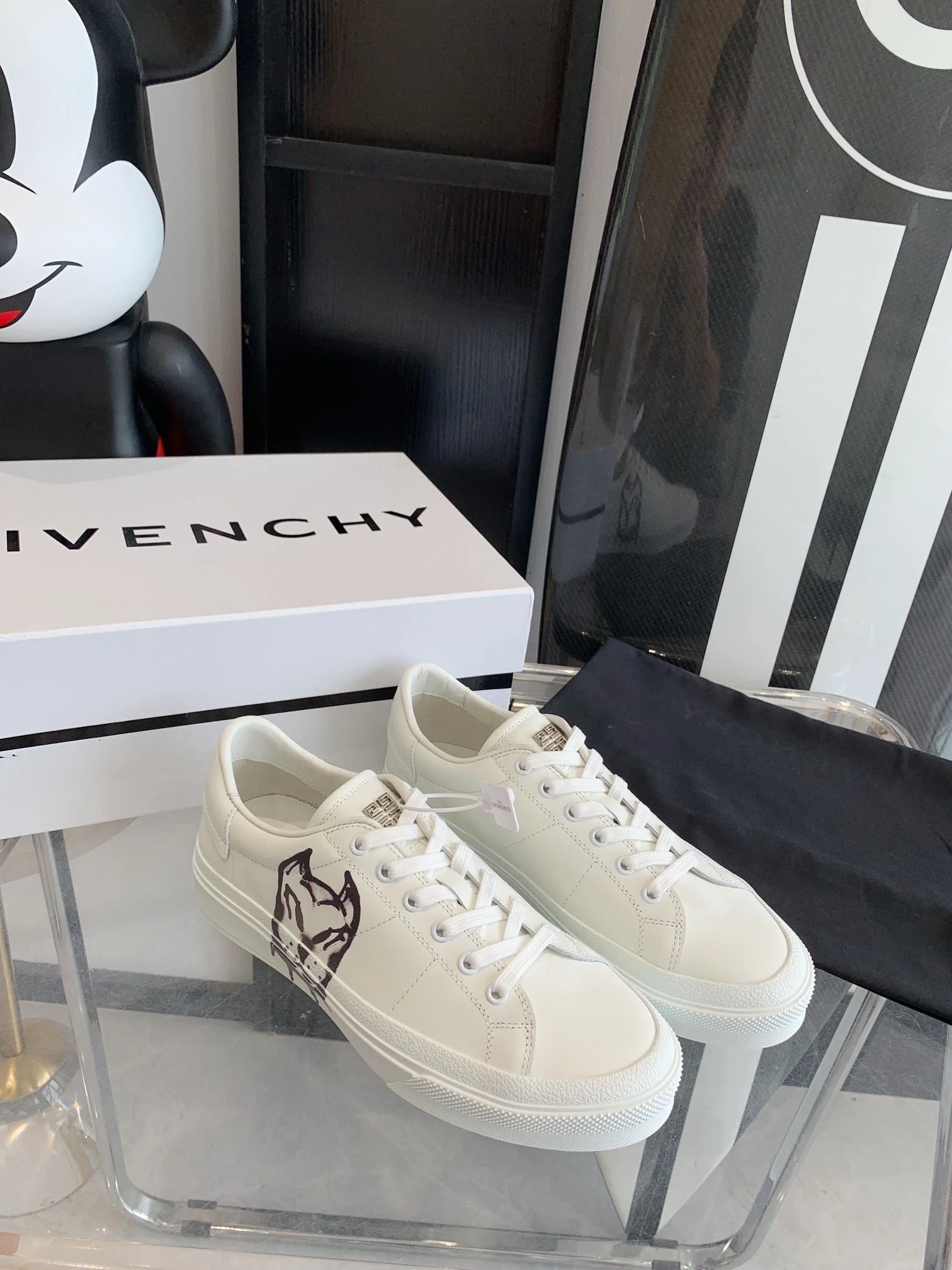 Effortless Givenchy Shoes 8039