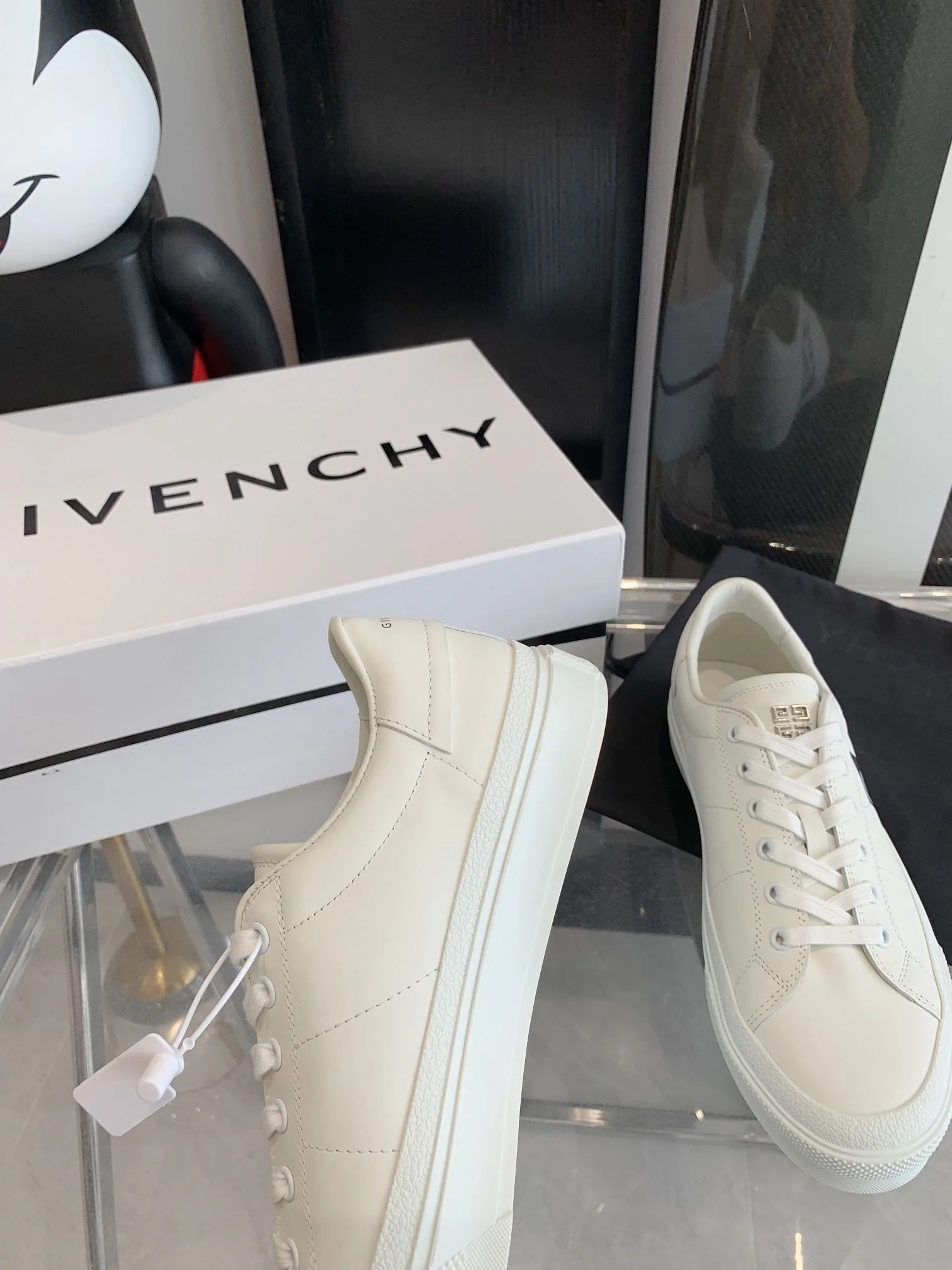Effortless Givenchy Shoes 8039