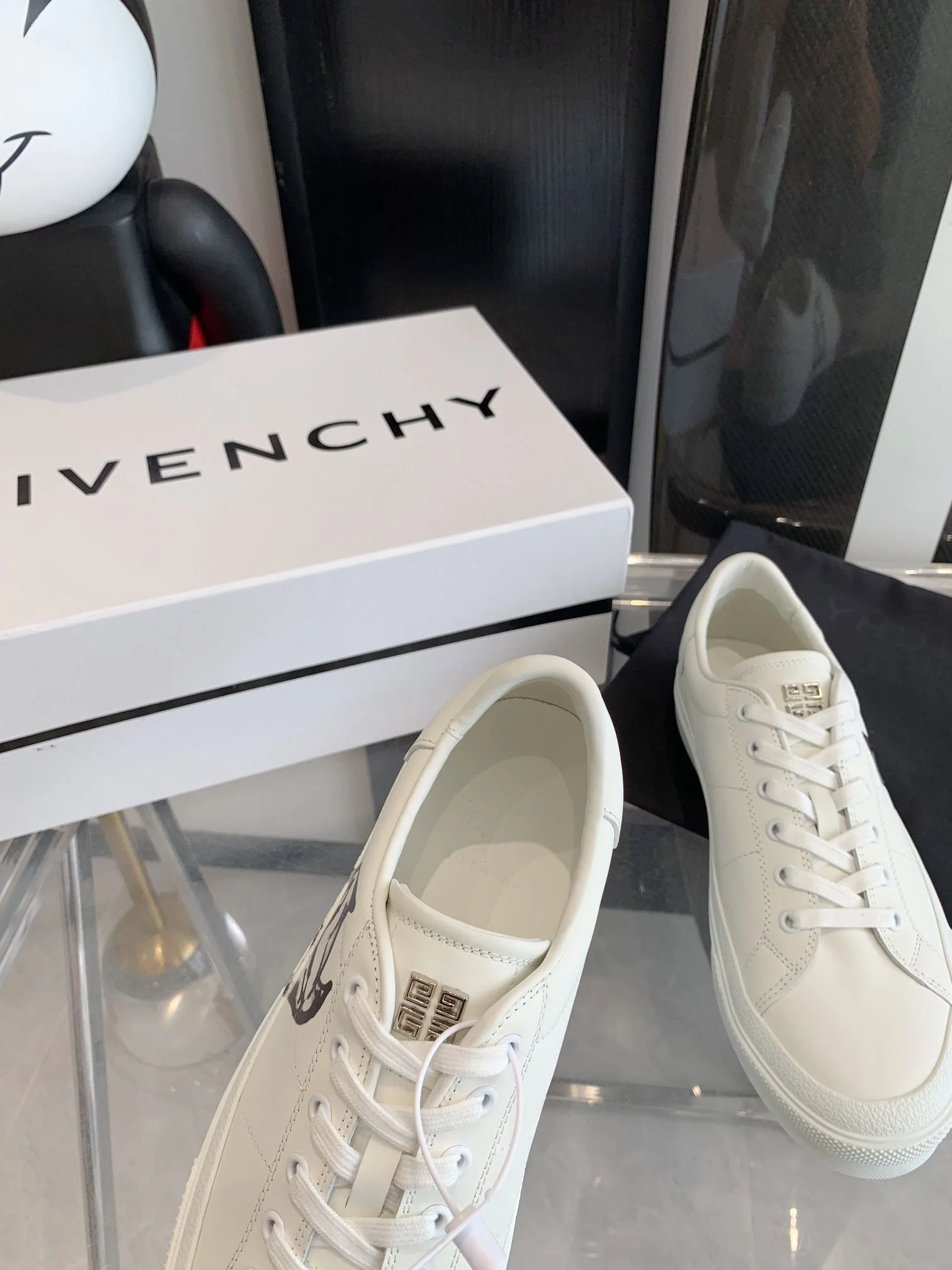 Effortless Givenchy Shoes 8039