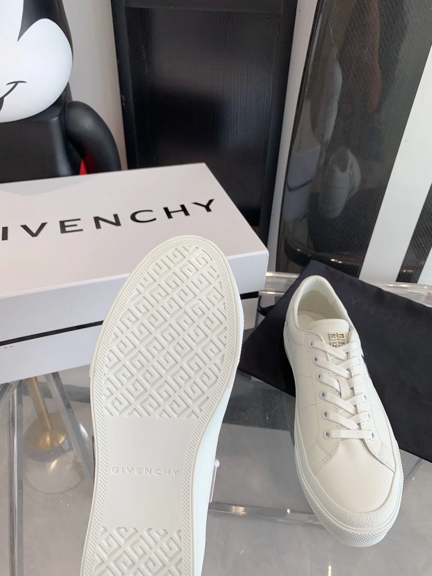 Effortless Givenchy Shoes 8039