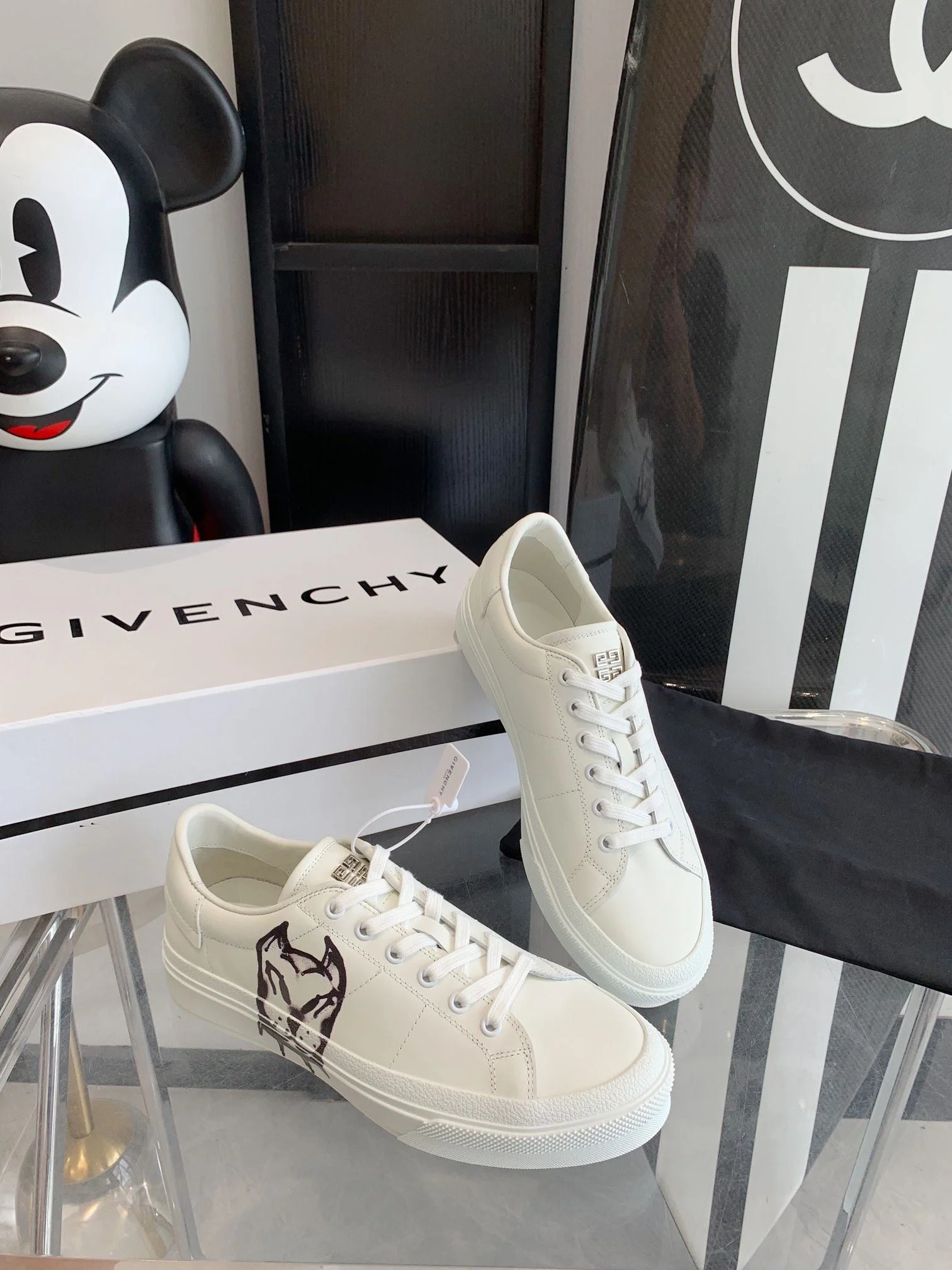 Effortless Givenchy Shoes 8039