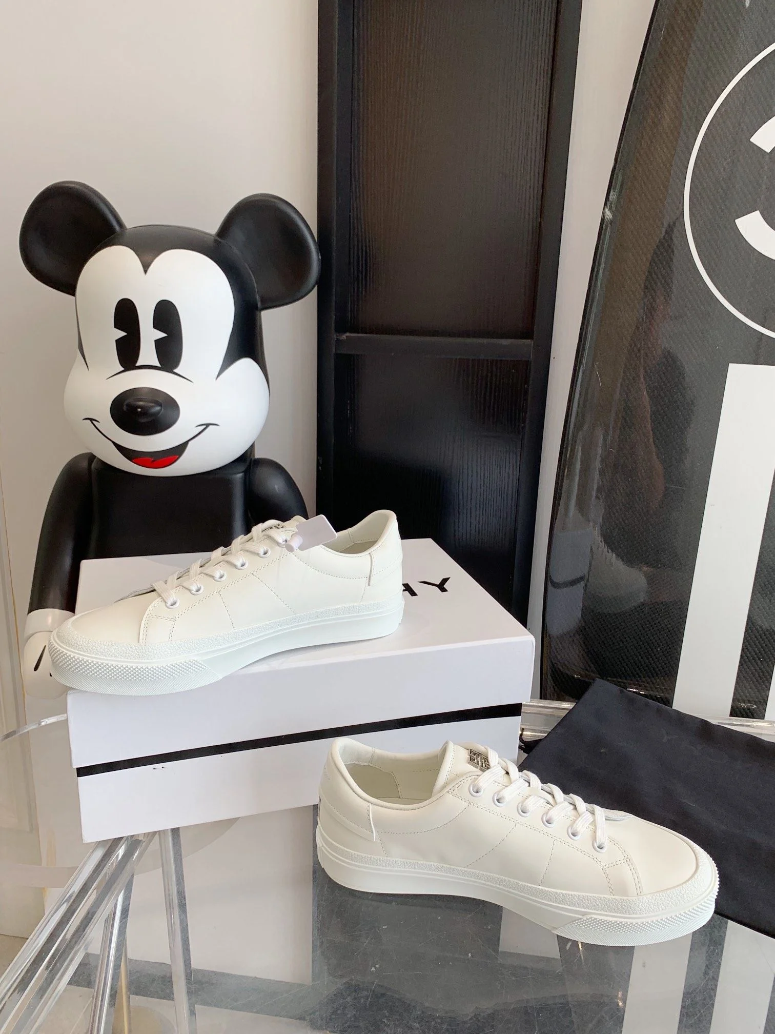 Effortless Givenchy Shoes 8039