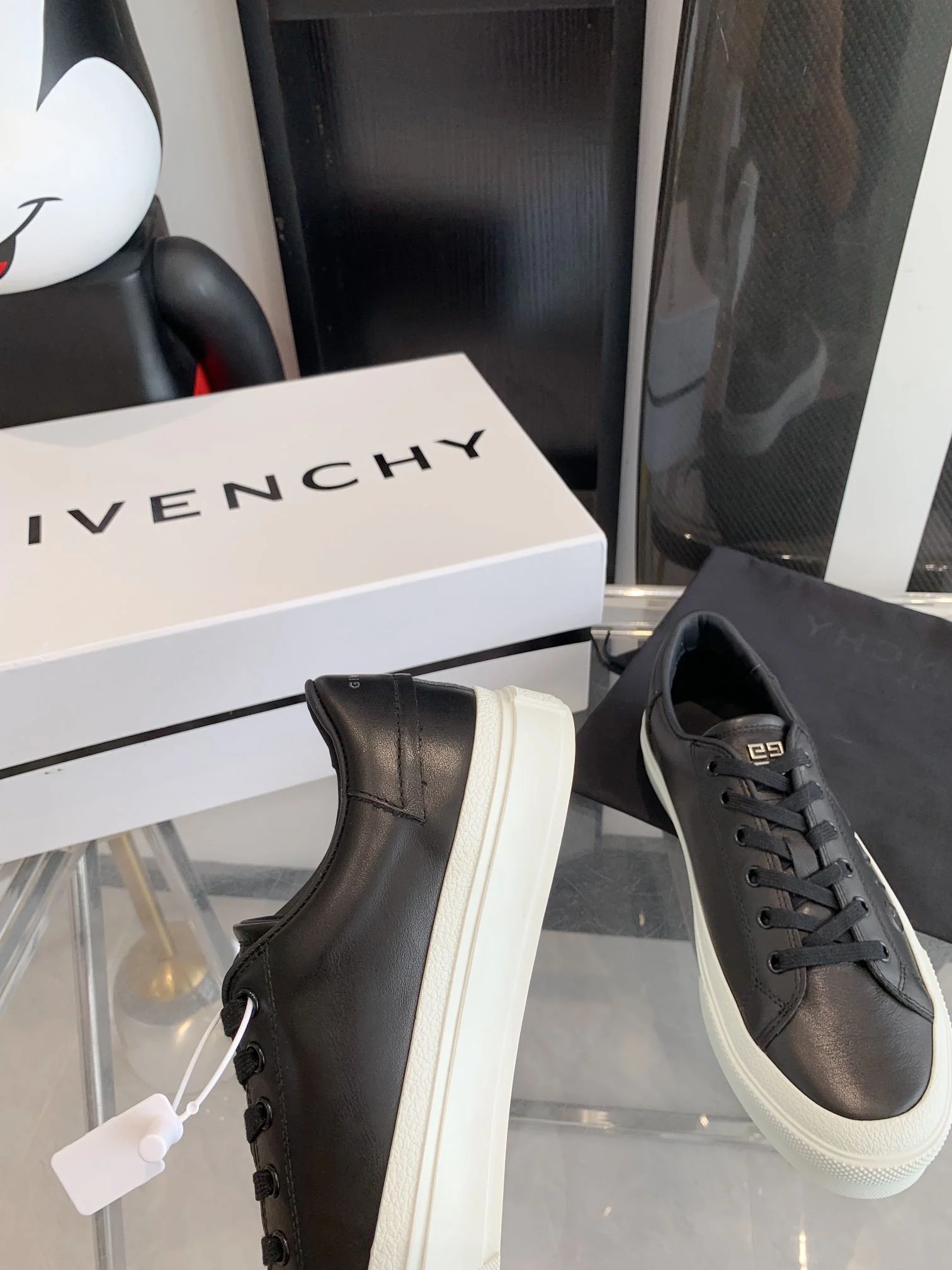 WaterResistant Givenchy Shoes 8075