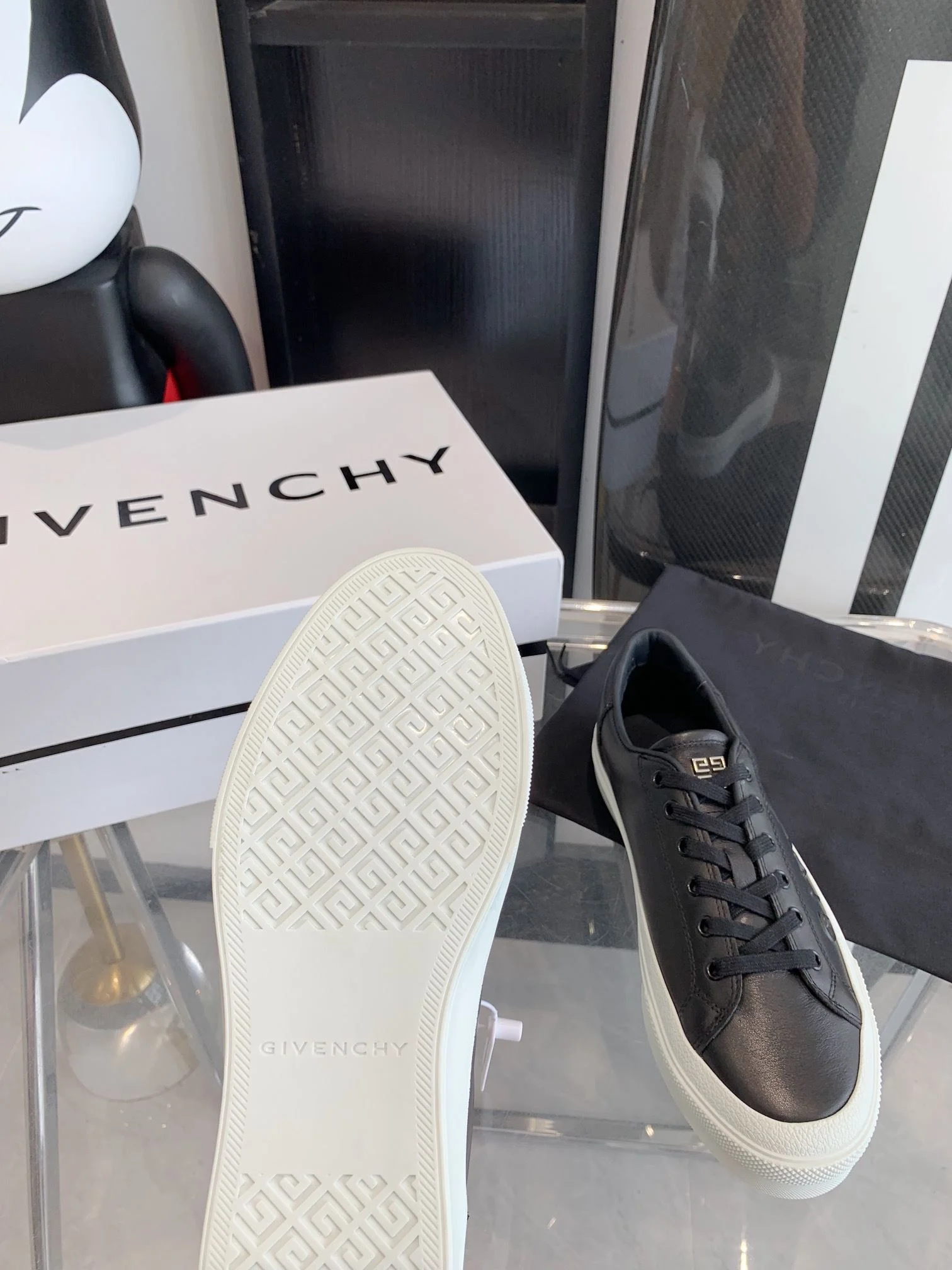 WaterResistant Givenchy Shoes 8075