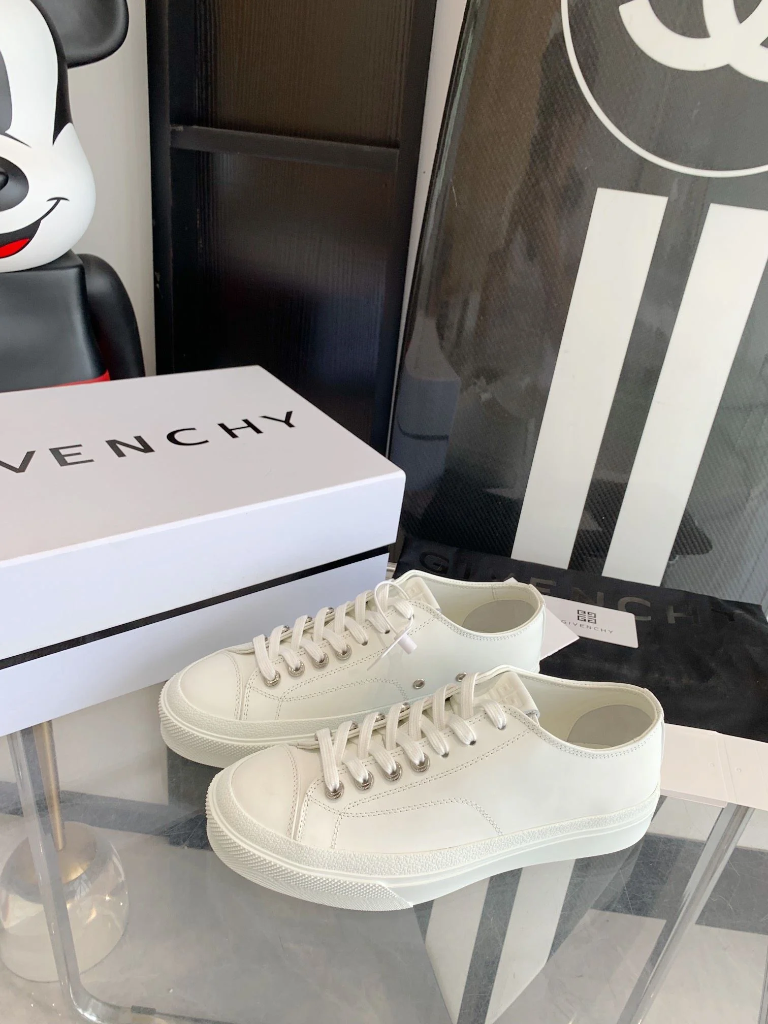 Givenchy Shoes Classic 8107