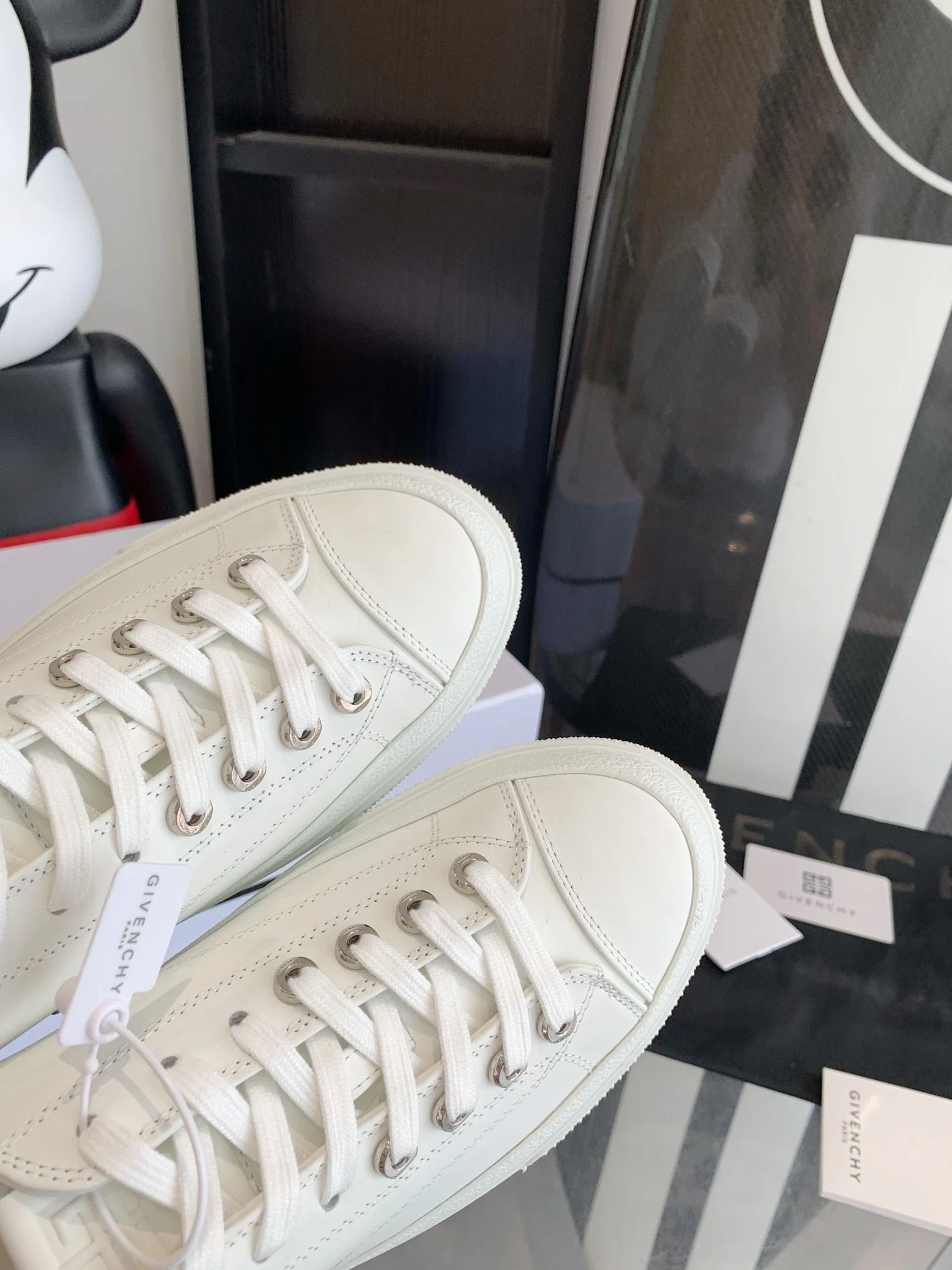 Givenchy Shoes Classic 8107