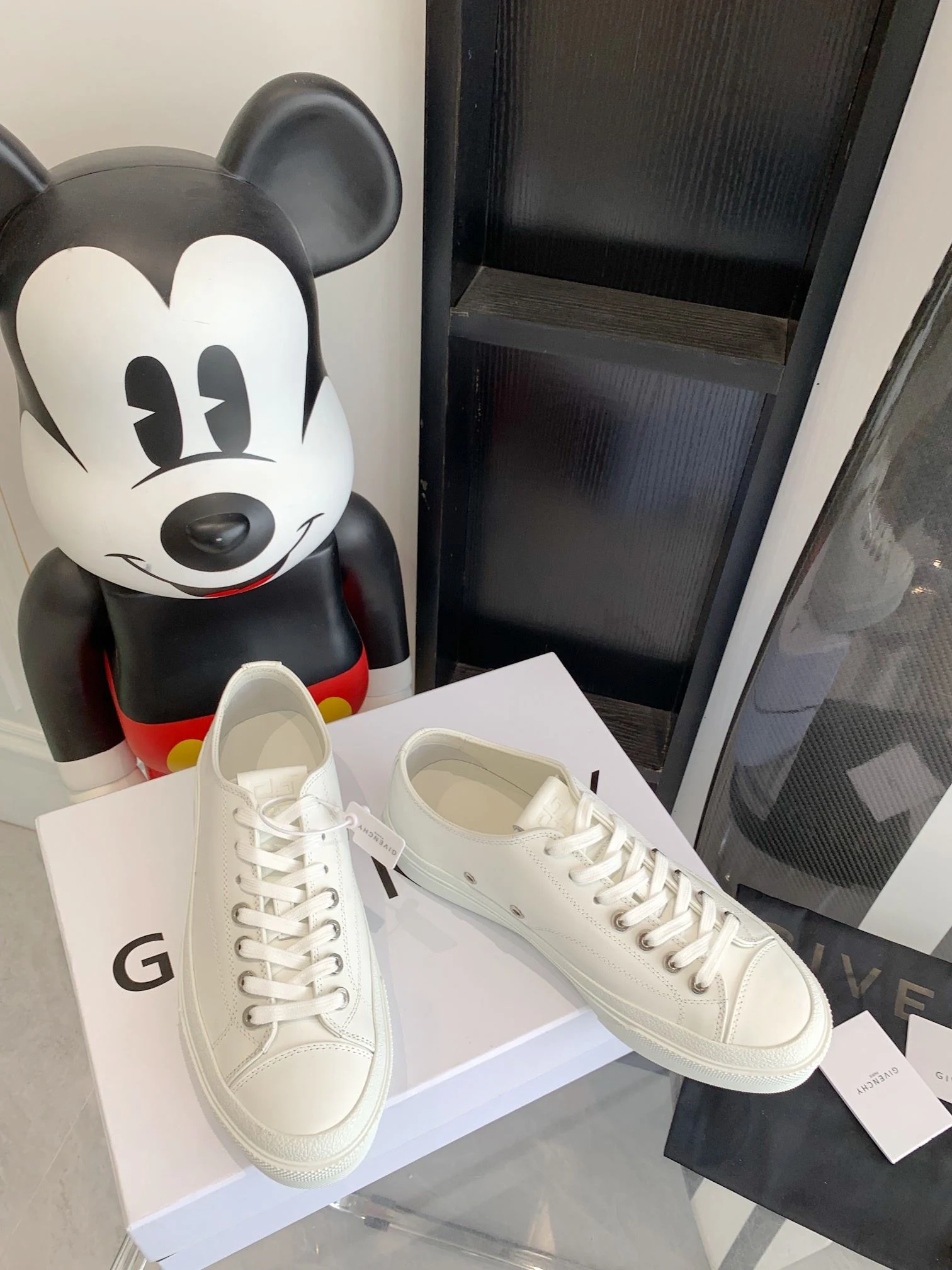 Givenchy Shoes Classic 8107