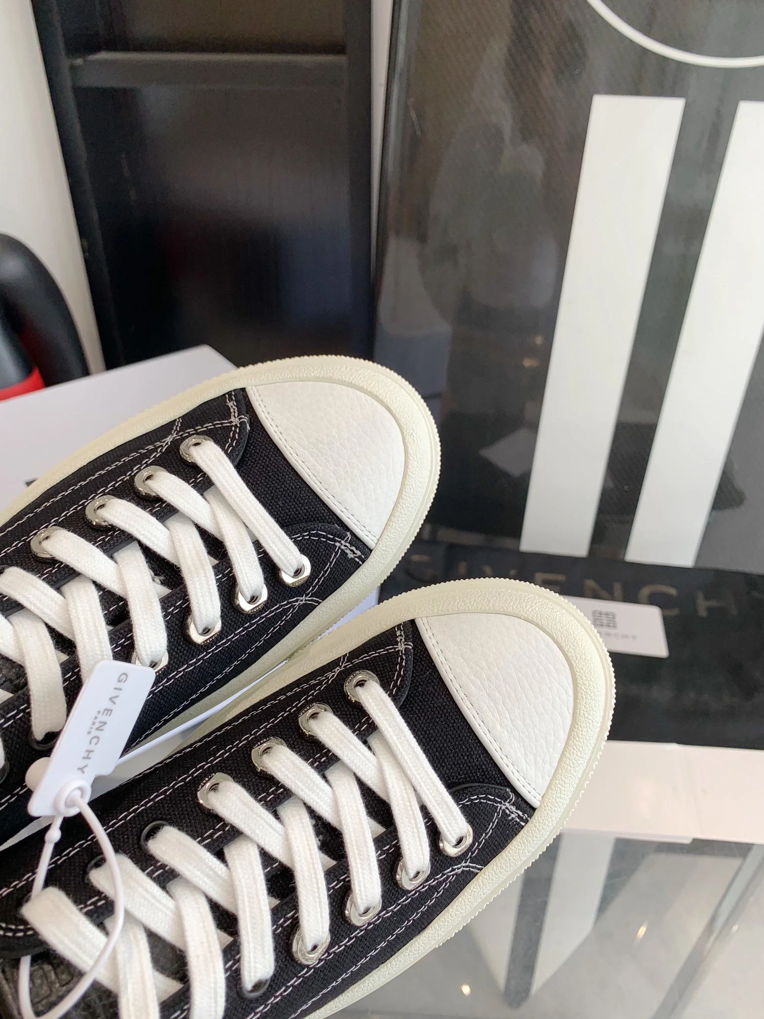 SoftTouch Givenchy Shoes 8047