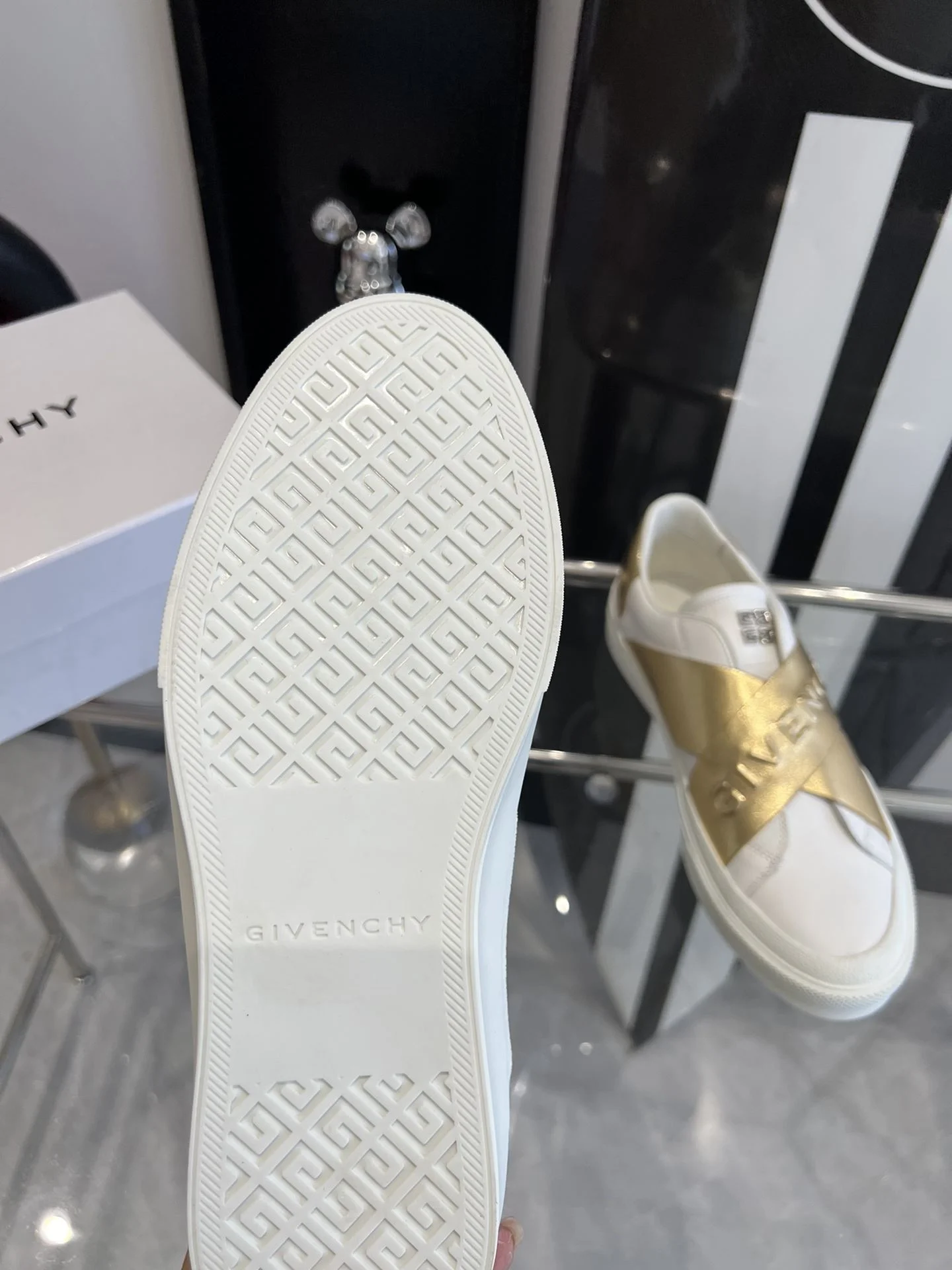 Trendy Givenchy Shoes 8102