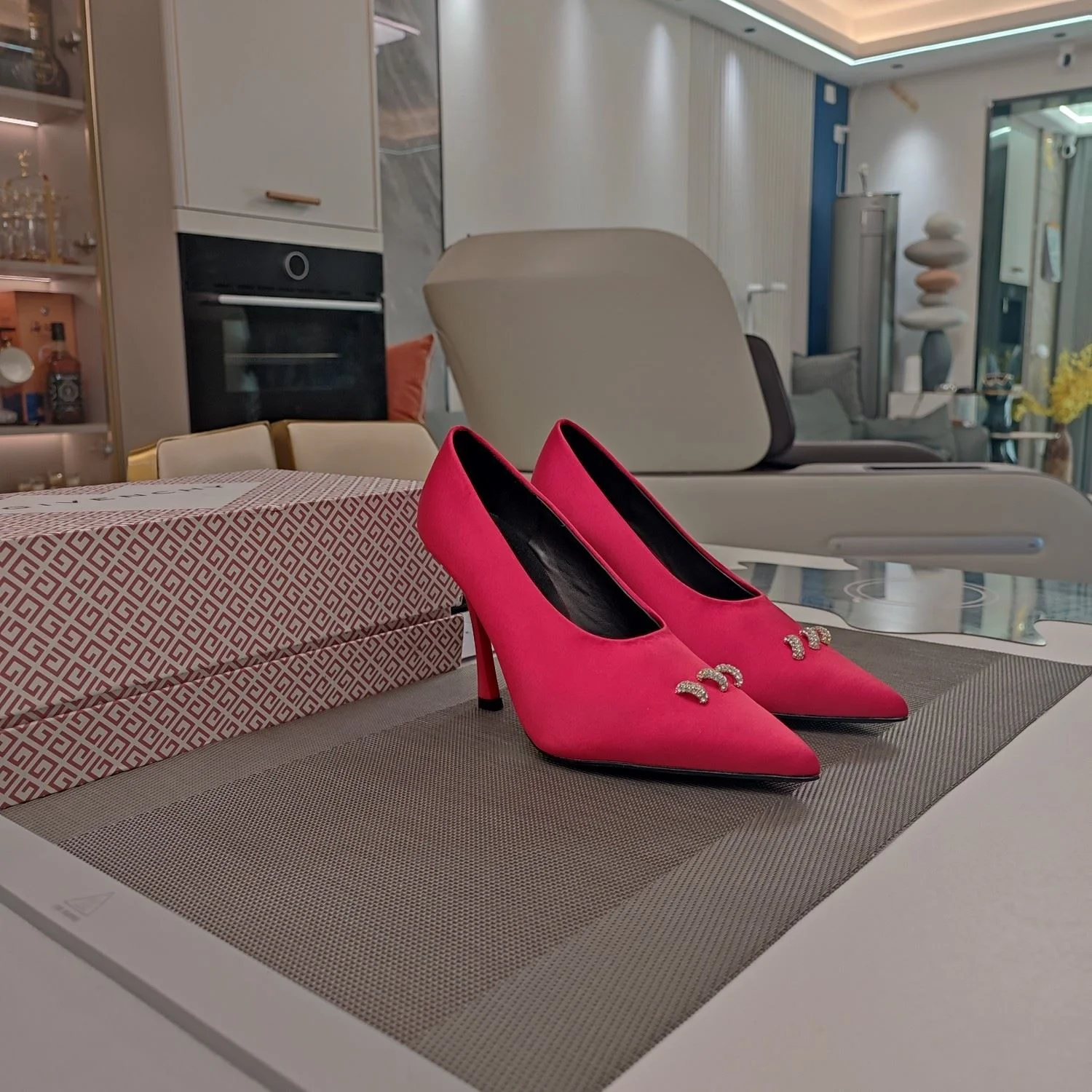 EyeCatching Givenchy Shoes 8037