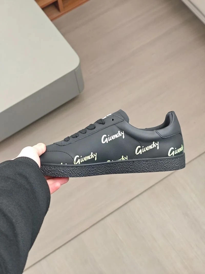 Givenchy Shoes Minimalist 14066