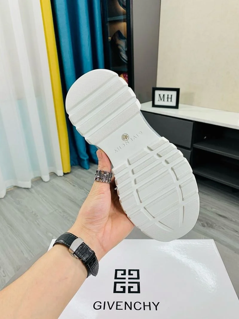 ComfortFit Givenchy Shoes 14055