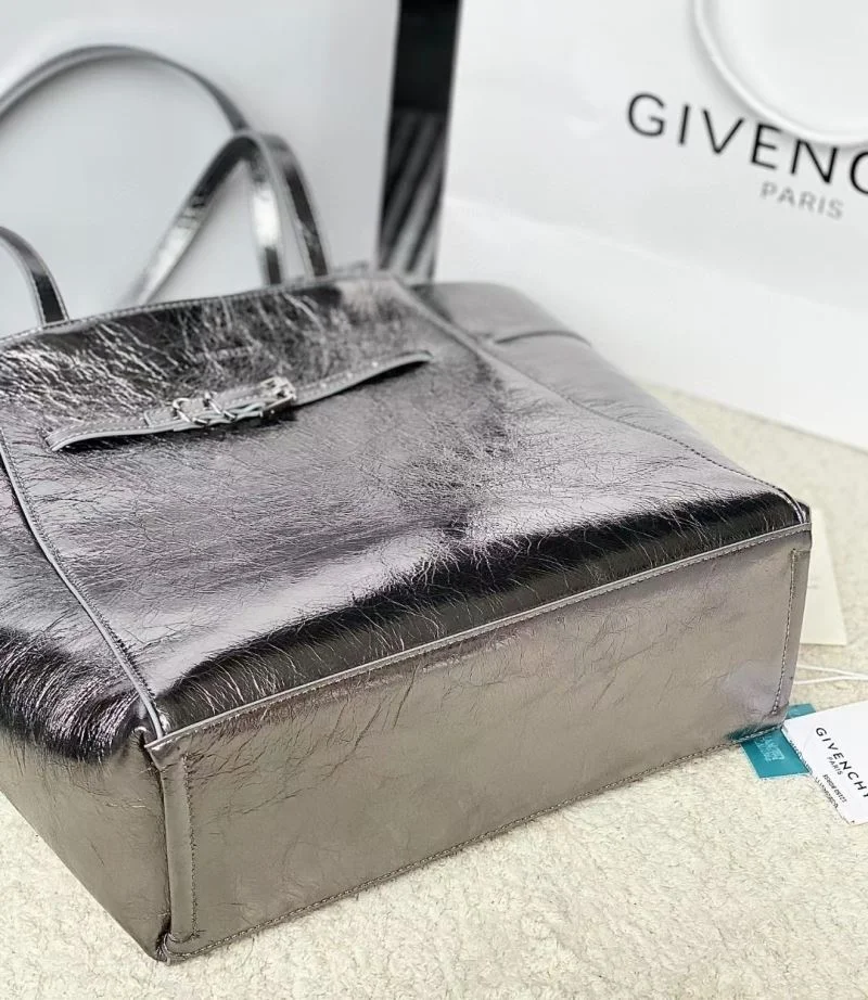 Sporty Givenchy Shopping Bags 44886
