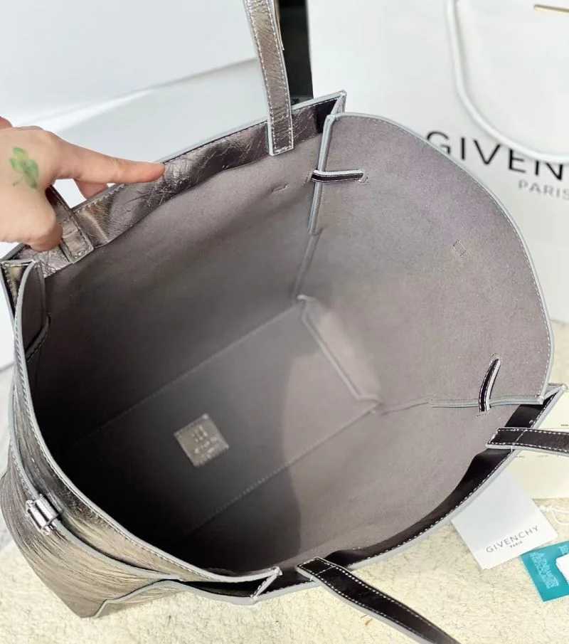 Sporty Givenchy Shopping Bags 44886