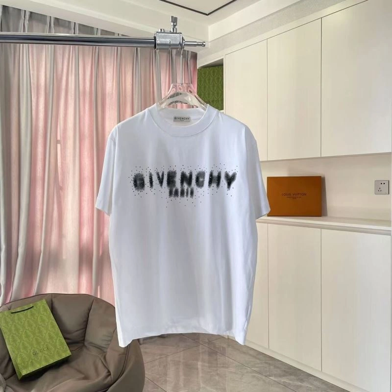 Resilient Givenchy T-Shirts 123539