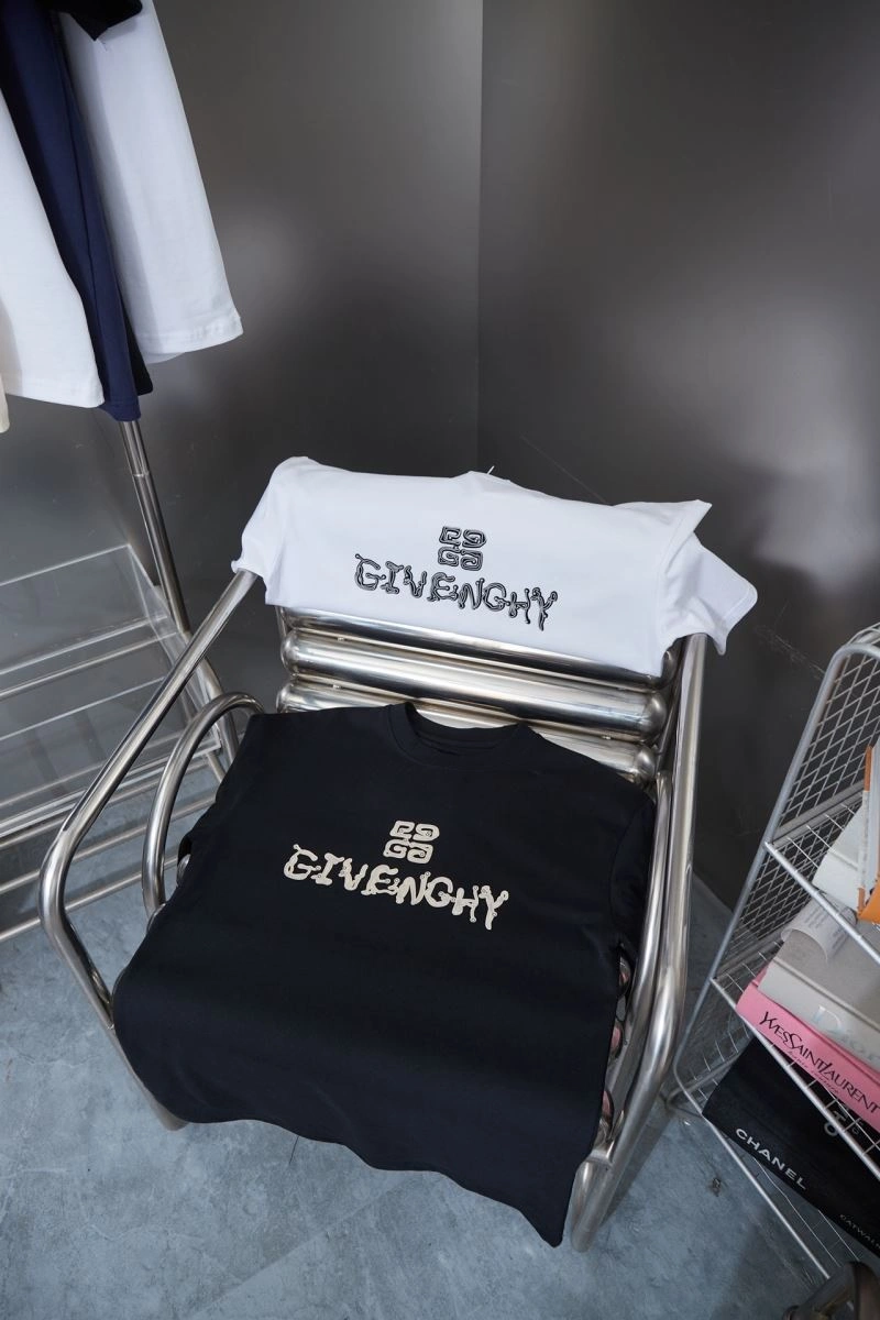 Givenchy T-Shirts TimelessDesign 124144