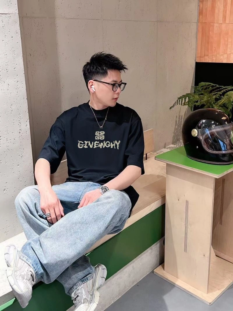 Givenchy T-Shirts TimelessDesign 124144