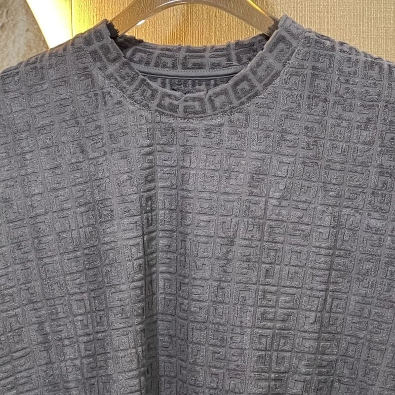 Resilient Givenchy T-Shirts 124122