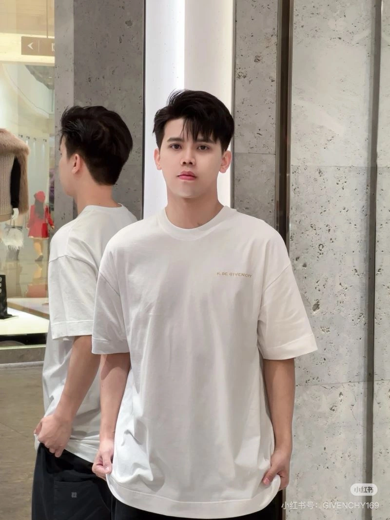 Givenchy T-Shirts Comfortable 124139