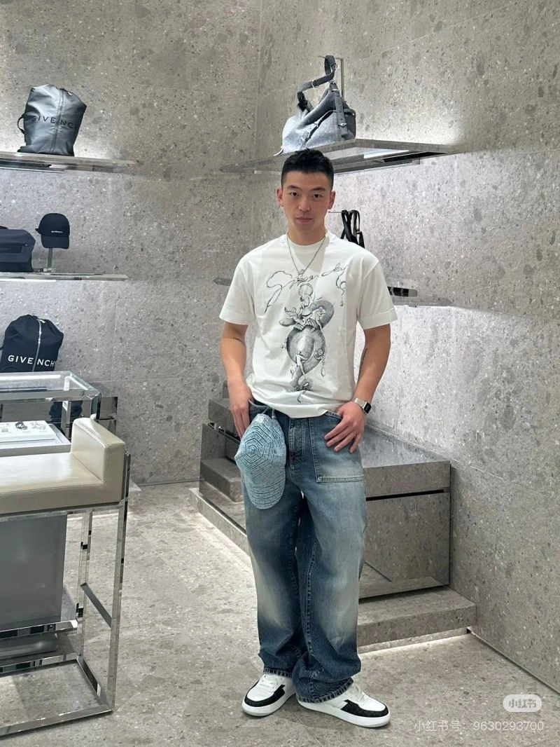 Givenchy T-Shirts FashionForward 124141