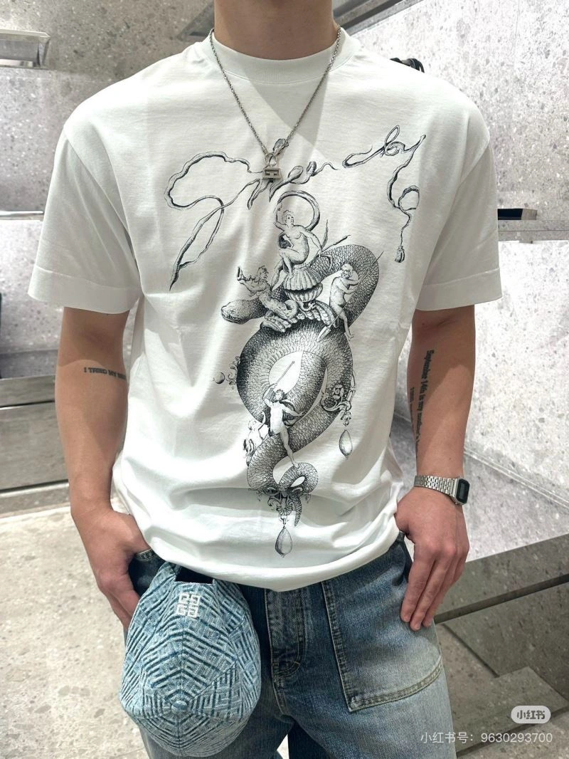 Givenchy T-Shirts FashionForward 124141