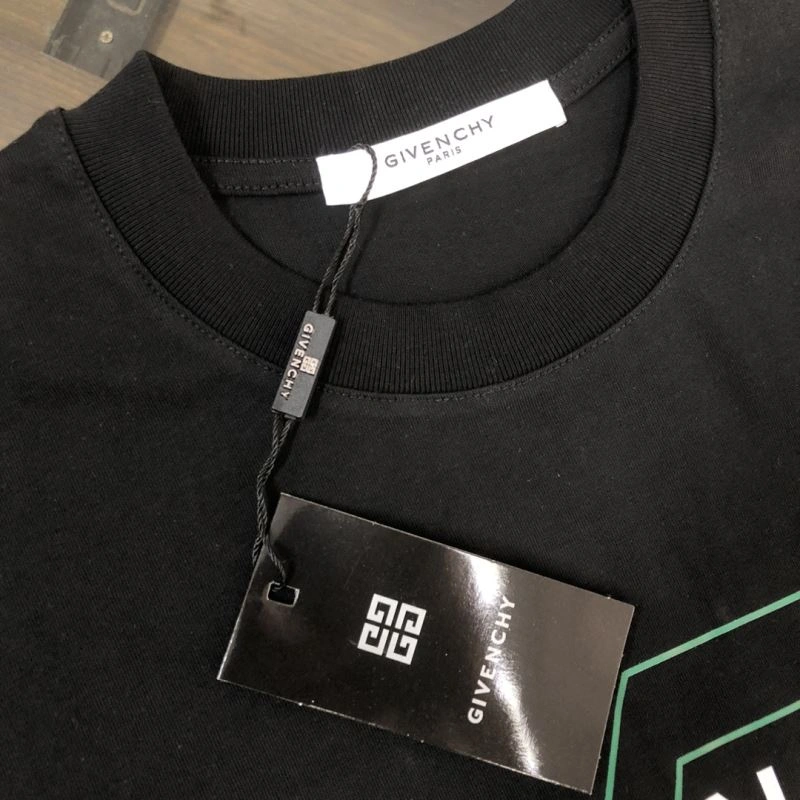Givenchy T-Shirts Versatile 123499