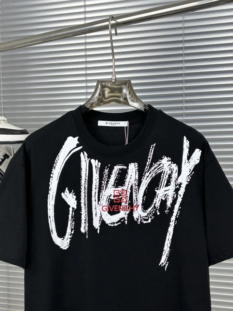 Lightweight Givenchy T-Shirts 124068