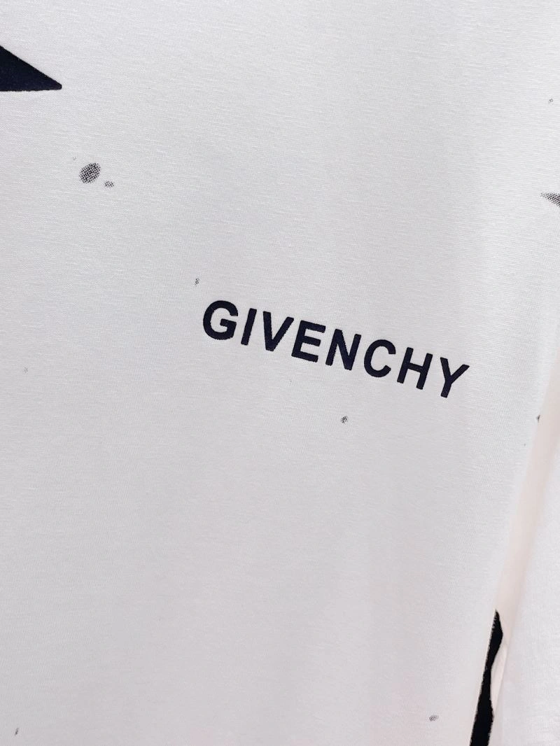 ComfortFit Givenchy T-Shirts 124028