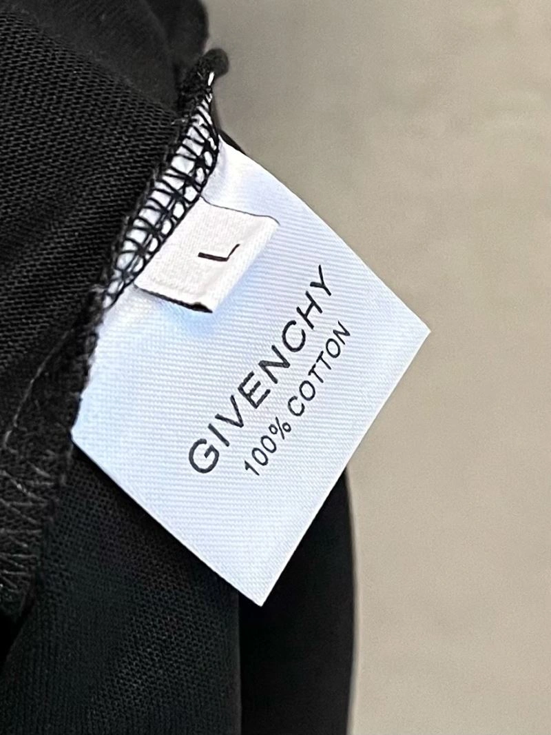 Elegant Givenchy T-Shirts 124020