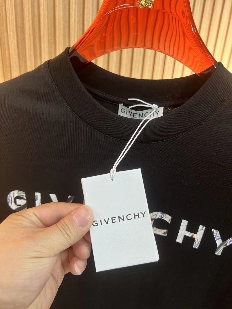 ComfortFit Givenchy T-Shirts 123971