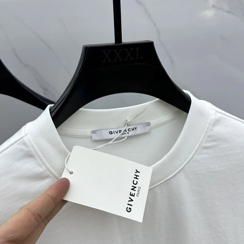 Resilient Givenchy T-Shirts 123955