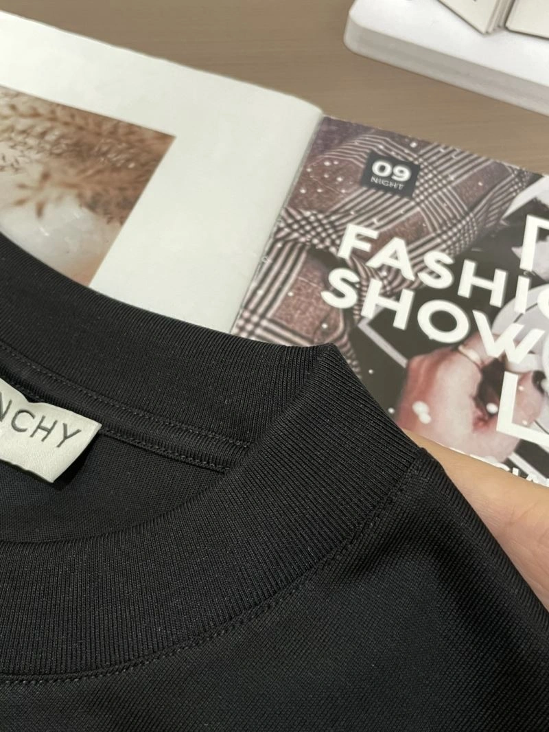 Packable Givenchy T-Shirts 123933