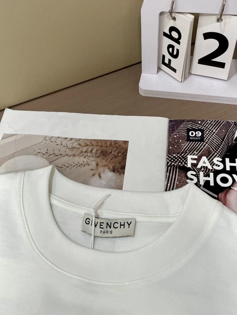 WaterResistant Givenchy T-Shirts 123935