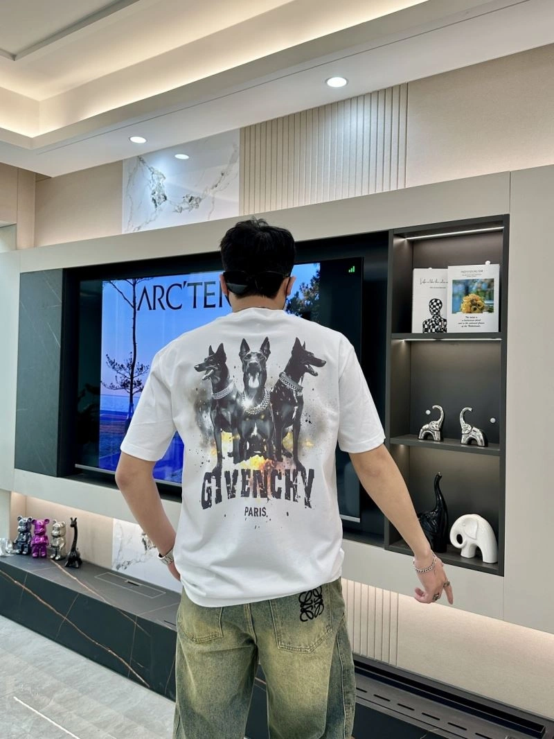 ComfortFit Givenchy T-Shirts 123932