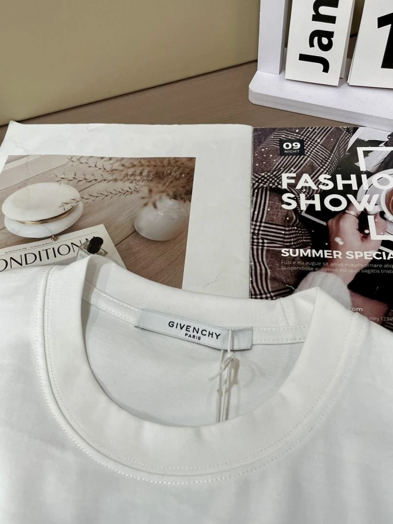 ComfortFit Givenchy T-Shirts 123932