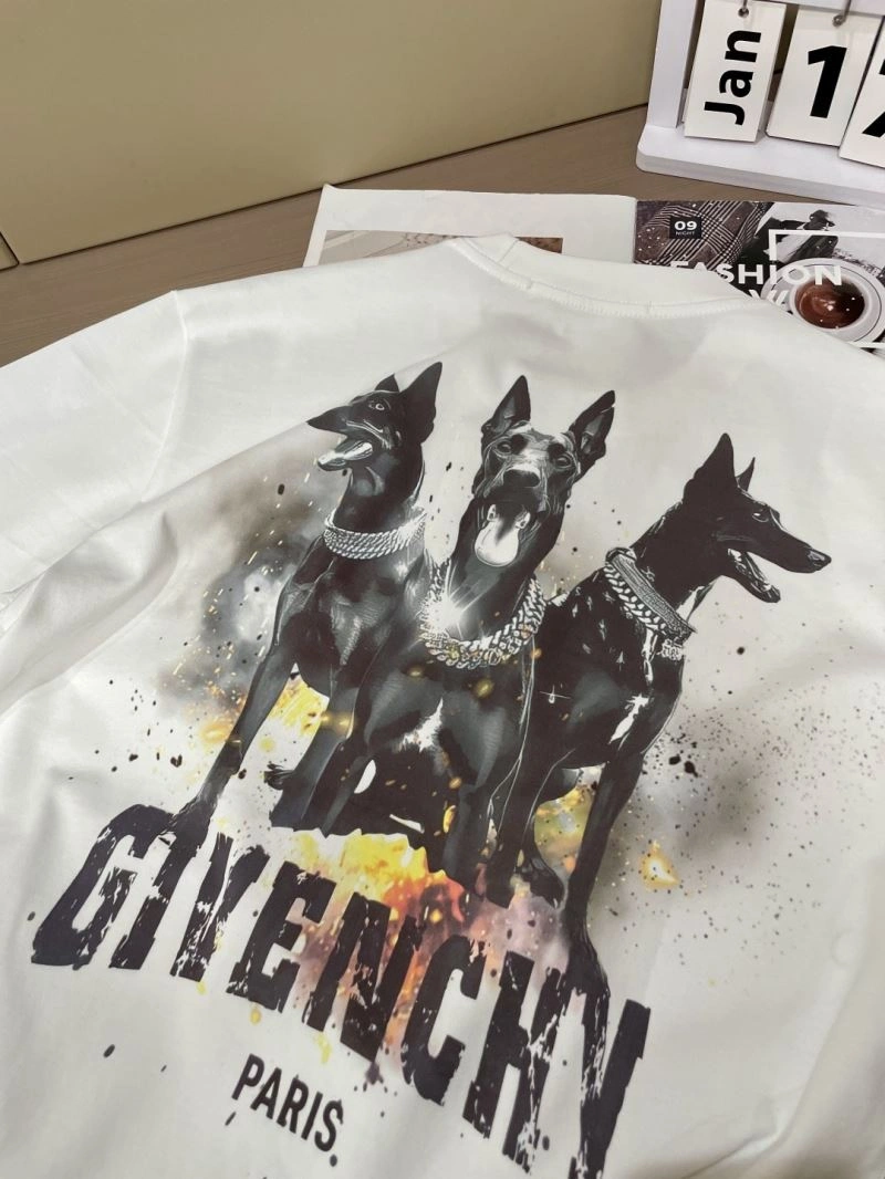 ComfortFit Givenchy T-Shirts 123932