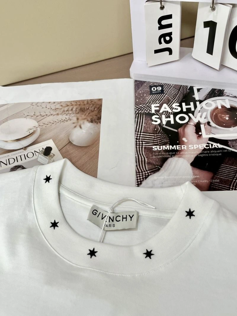 Practical Givenchy T-Shirts 123901