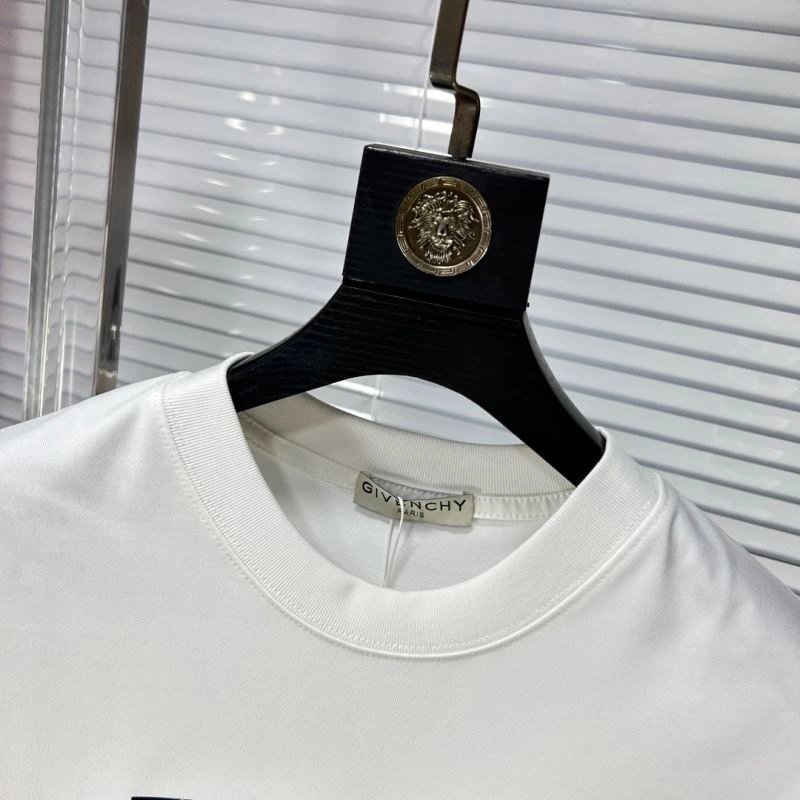 Sustainable Givenchy T-Shirts 123874