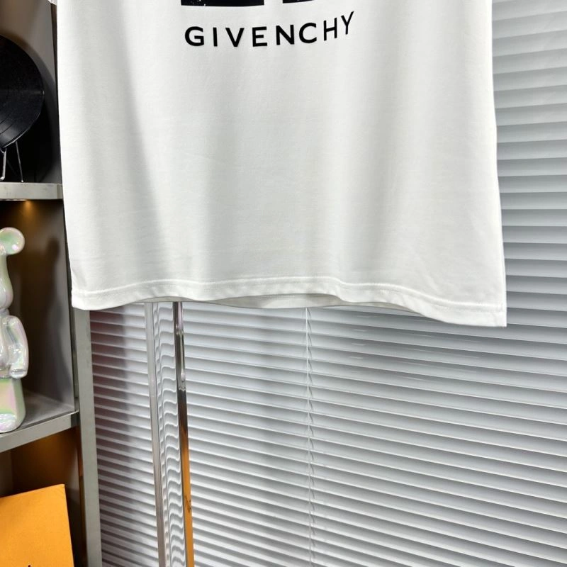 Sustainable Givenchy T-Shirts 123874