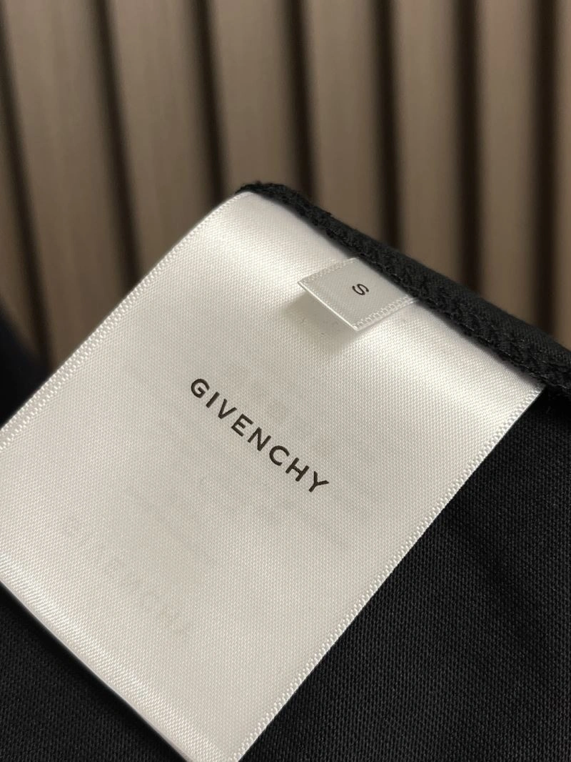 AllSeason Givenchy T-Shirts 123878