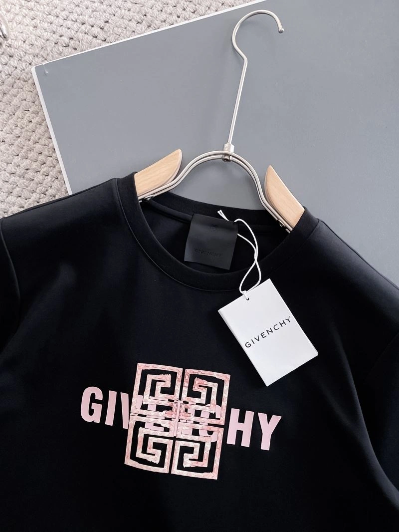 Contemporary Givenchy T-Shirts 123847