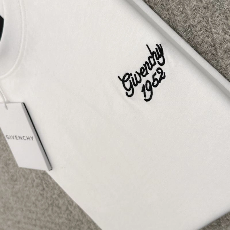 Supportive Givenchy T-Shirts 123804