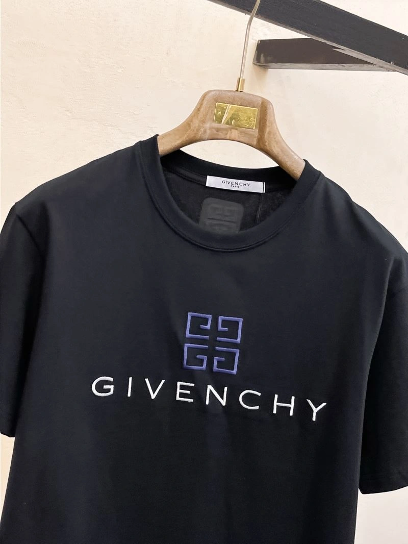 Sporty Givenchy T-Shirts 123744